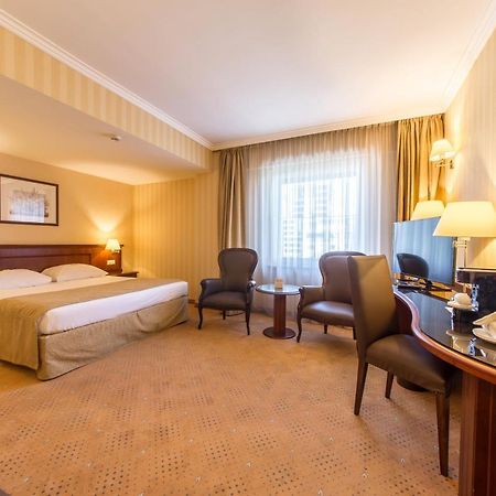 Ramada Hotel & Suites By Wyndham Bucharest North Zewnętrze zdjęcie