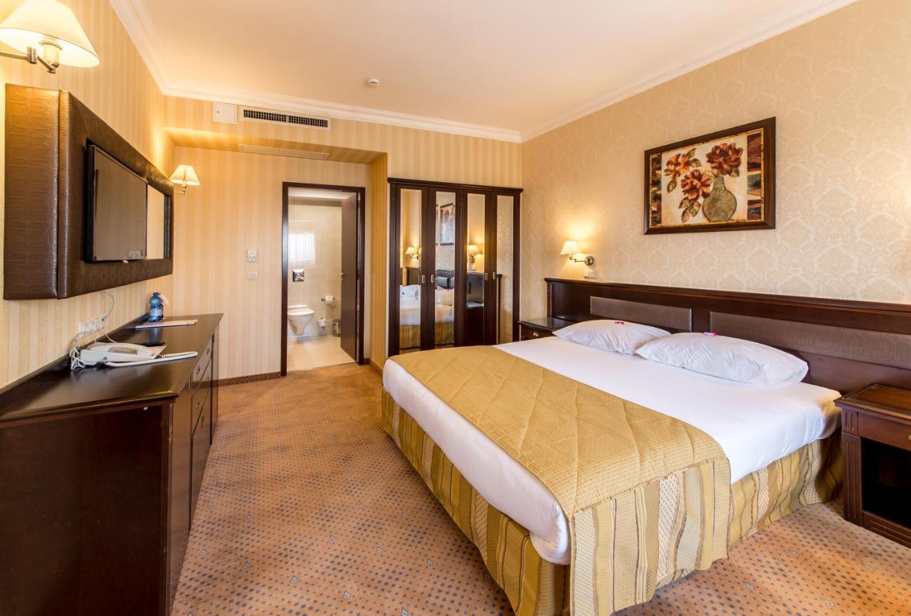 Ramada Hotel & Suites By Wyndham Bucharest North Zewnętrze zdjęcie