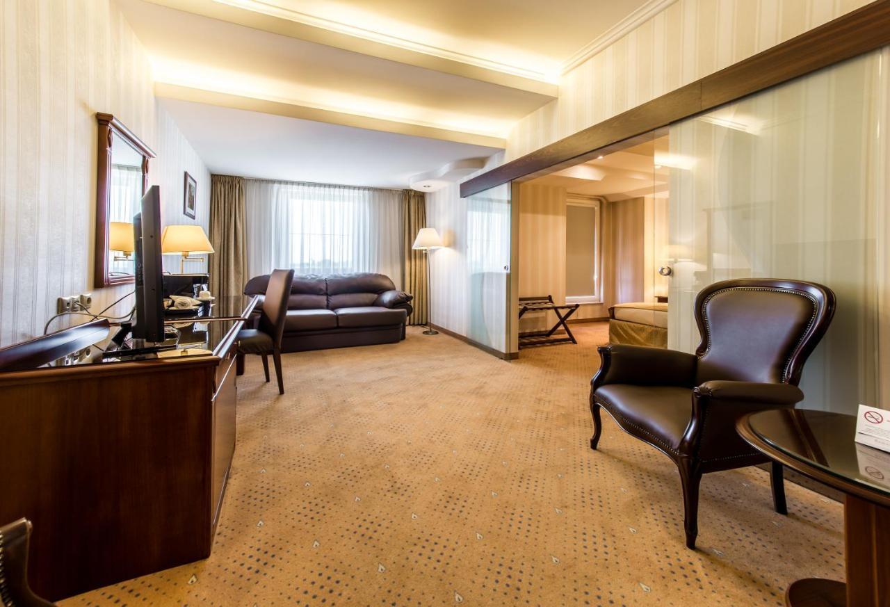 Ramada Hotel & Suites By Wyndham Bucharest North Zewnętrze zdjęcie