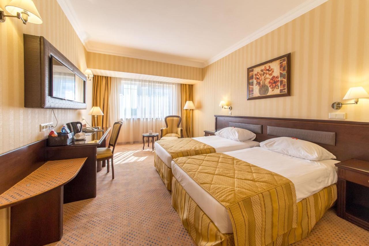Ramada Hotel & Suites By Wyndham Bucharest North Zewnętrze zdjęcie