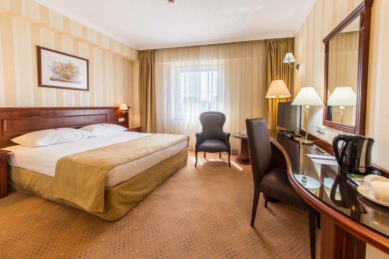 Ramada Hotel & Suites By Wyndham Bucharest North Zewnętrze zdjęcie