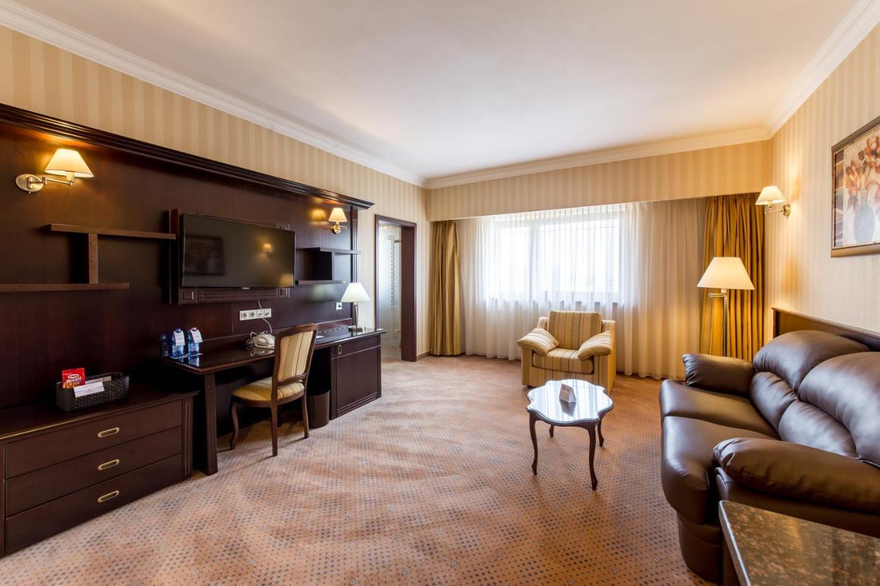 Ramada Hotel & Suites By Wyndham Bucharest North Zewnętrze zdjęcie