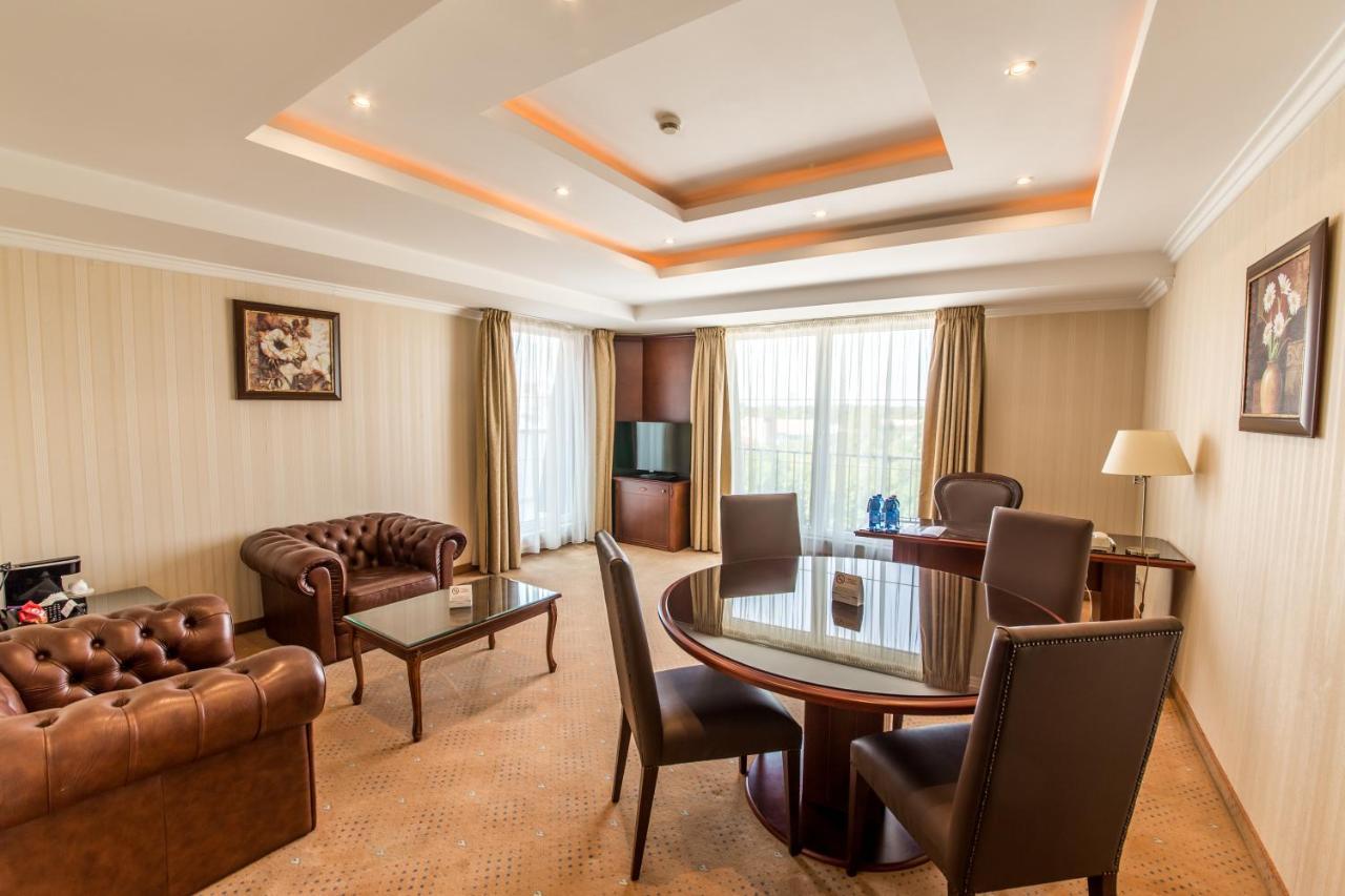 Ramada Hotel & Suites By Wyndham Bucharest North Zewnętrze zdjęcie