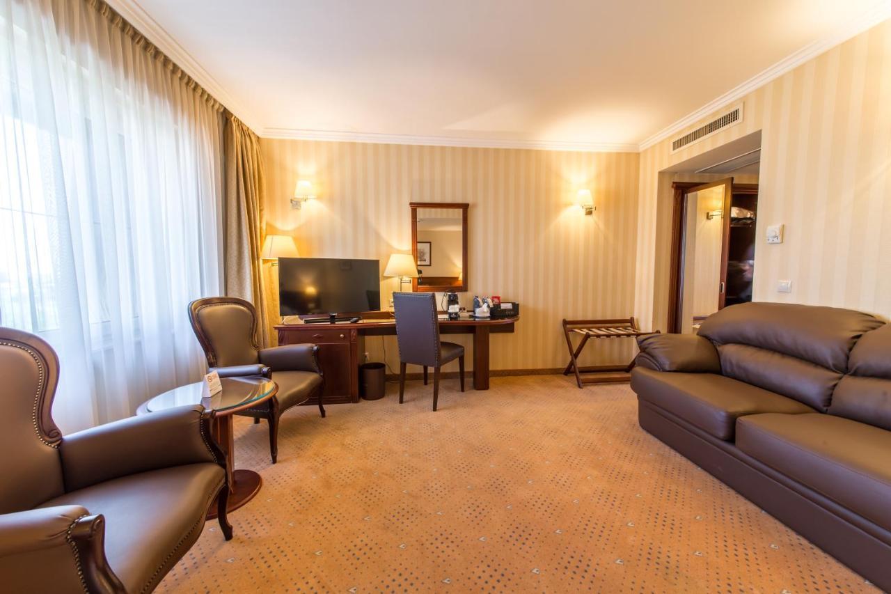 Ramada Hotel & Suites By Wyndham Bucharest North Zewnętrze zdjęcie