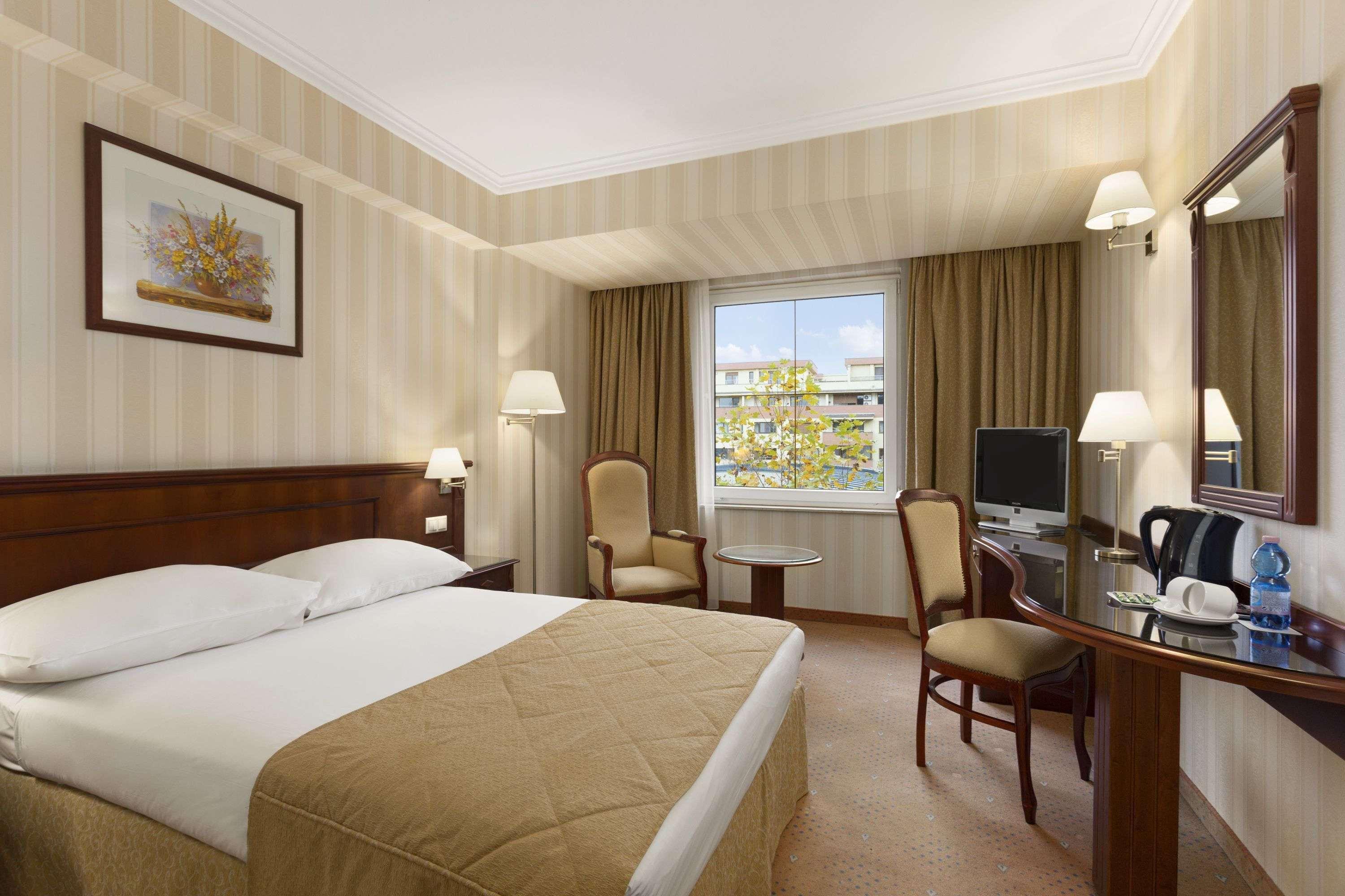 Ramada Hotel & Suites By Wyndham Bucharest North Zewnętrze zdjęcie