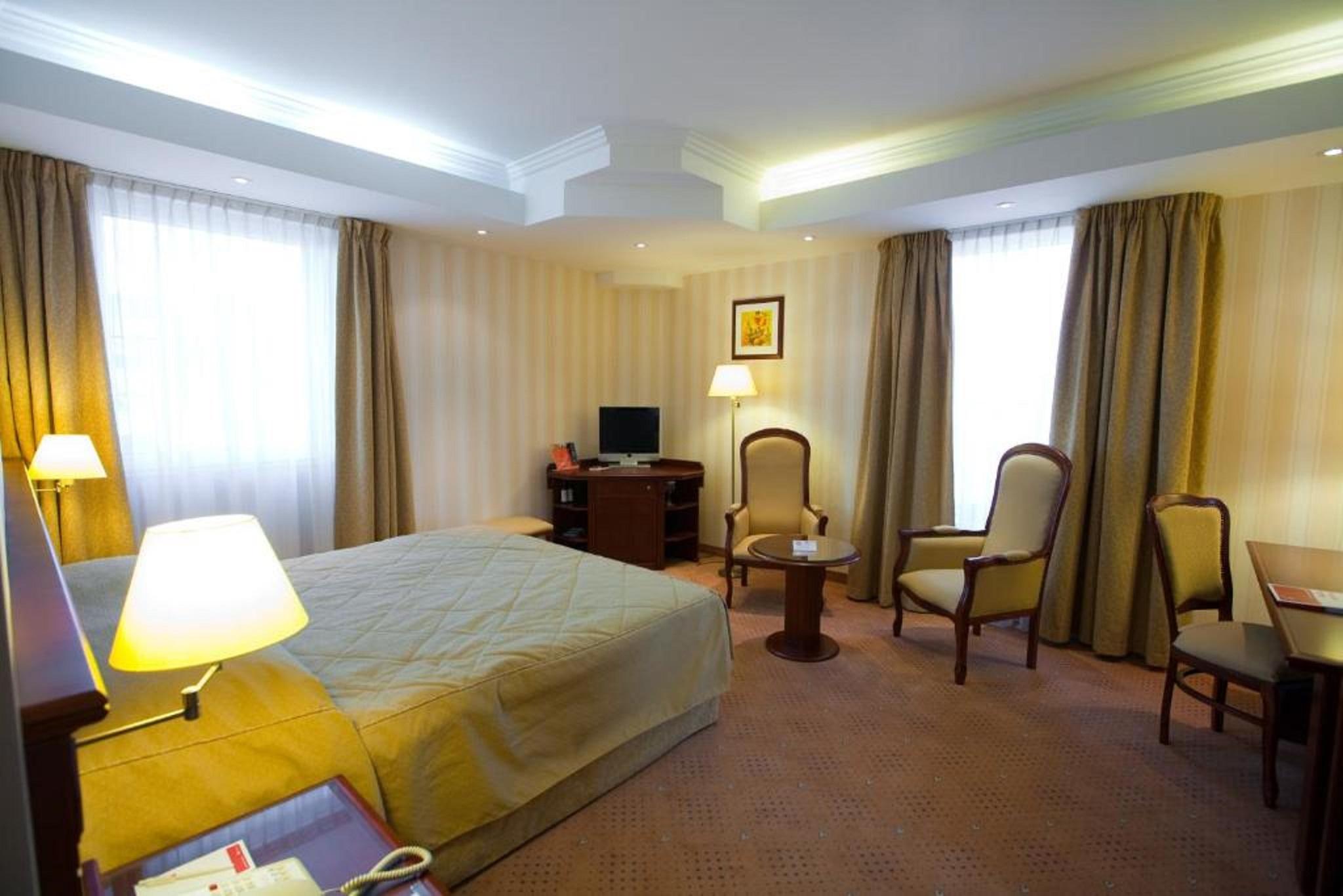 Ramada Hotel & Suites By Wyndham Bucharest North Zewnętrze zdjęcie