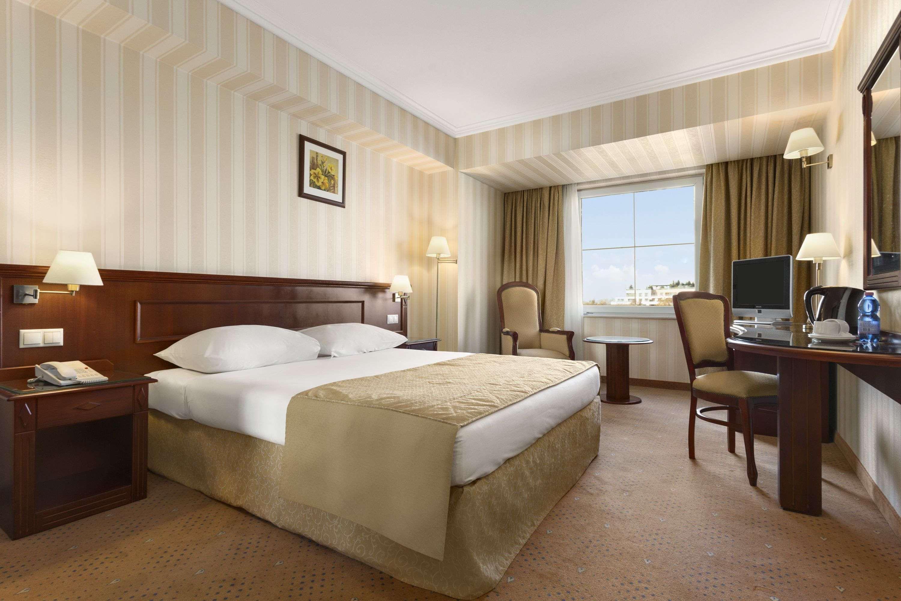 Ramada Hotel & Suites By Wyndham Bucharest North Zewnętrze zdjęcie