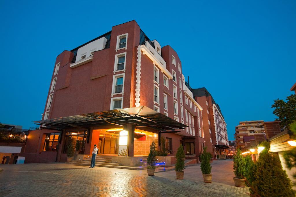 Ramada Hotel & Suites By Wyndham Bucharest North Zewnętrze zdjęcie