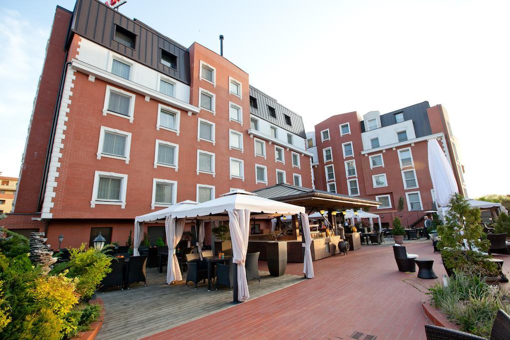 Ramada Hotel & Suites By Wyndham Bucharest North Zewnętrze zdjęcie