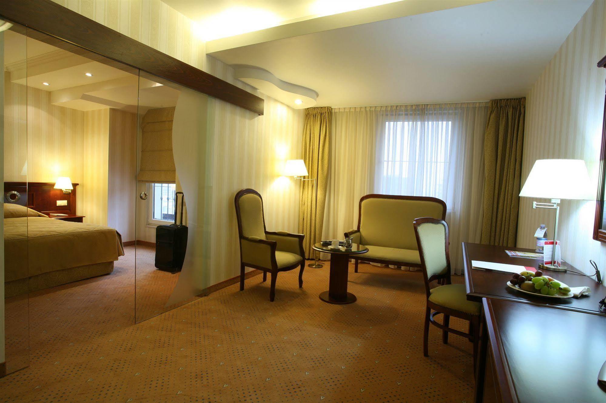 Ramada Hotel & Suites By Wyndham Bucharest North Pokój zdjęcie