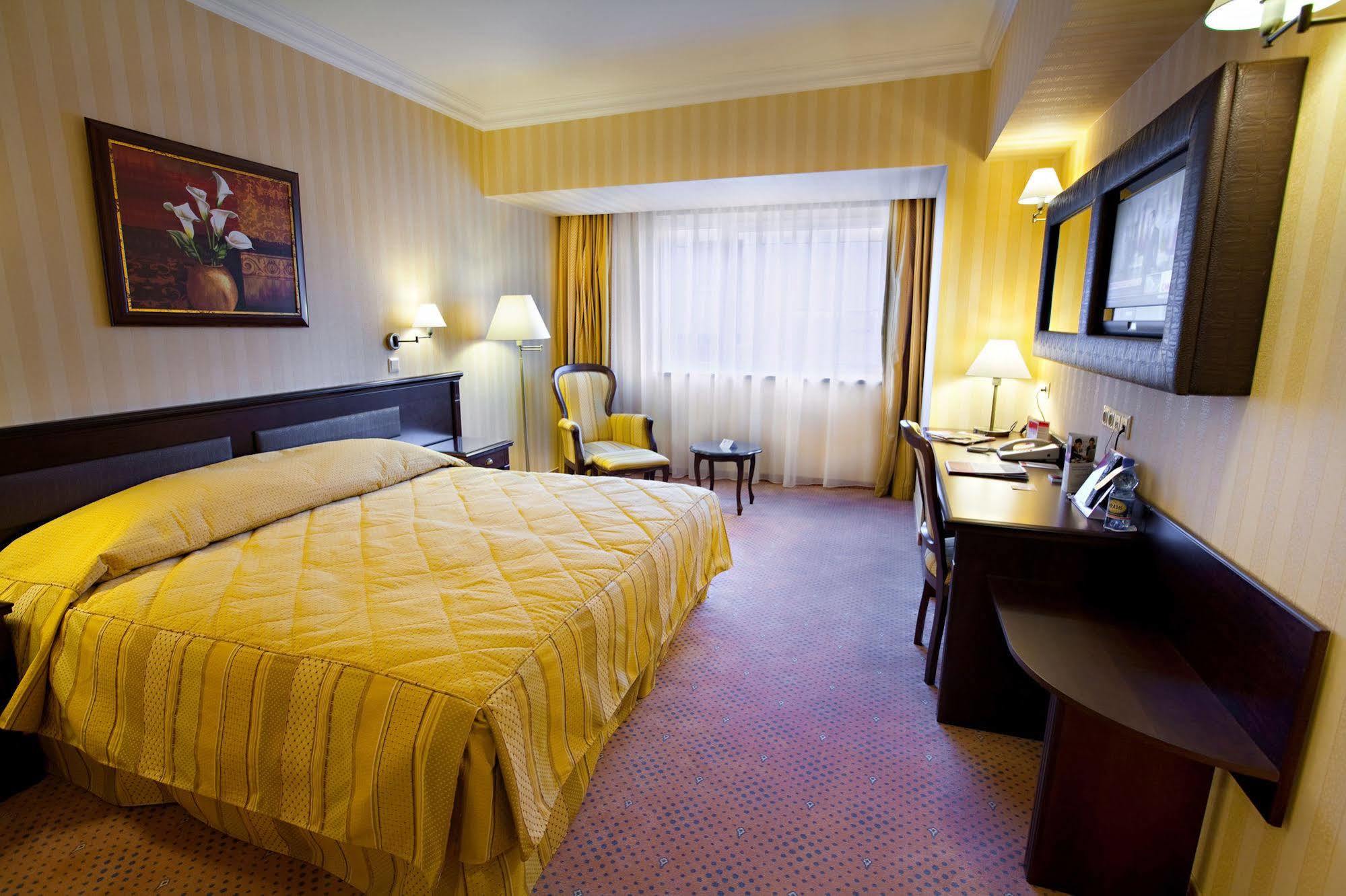 Ramada Hotel & Suites By Wyndham Bucharest North Zewnętrze zdjęcie