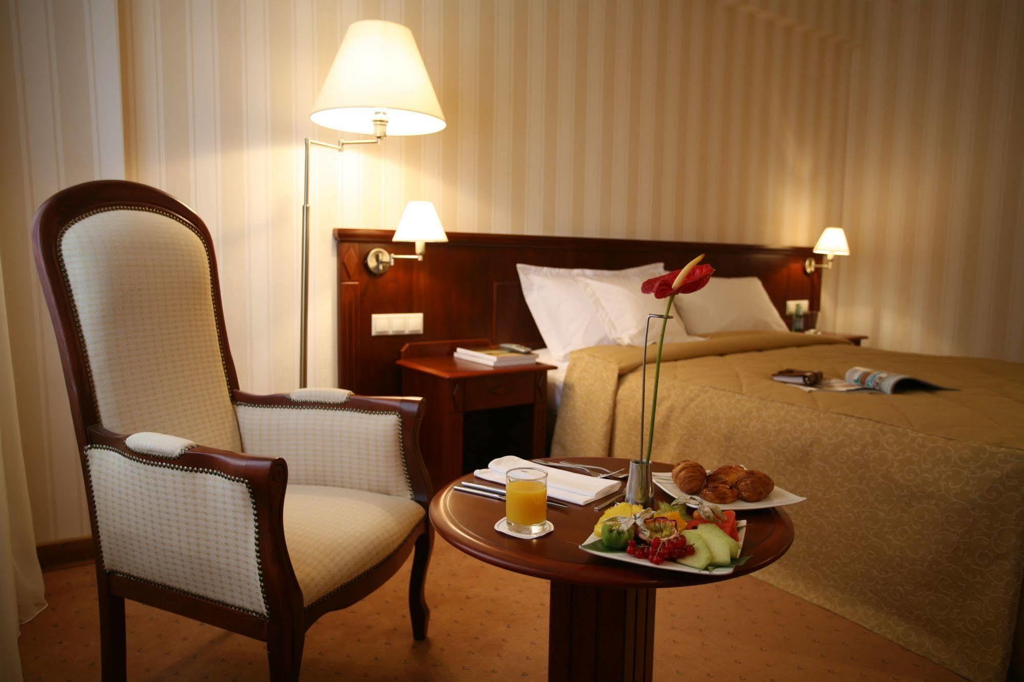 Ramada Hotel & Suites By Wyndham Bucharest North Zewnętrze zdjęcie