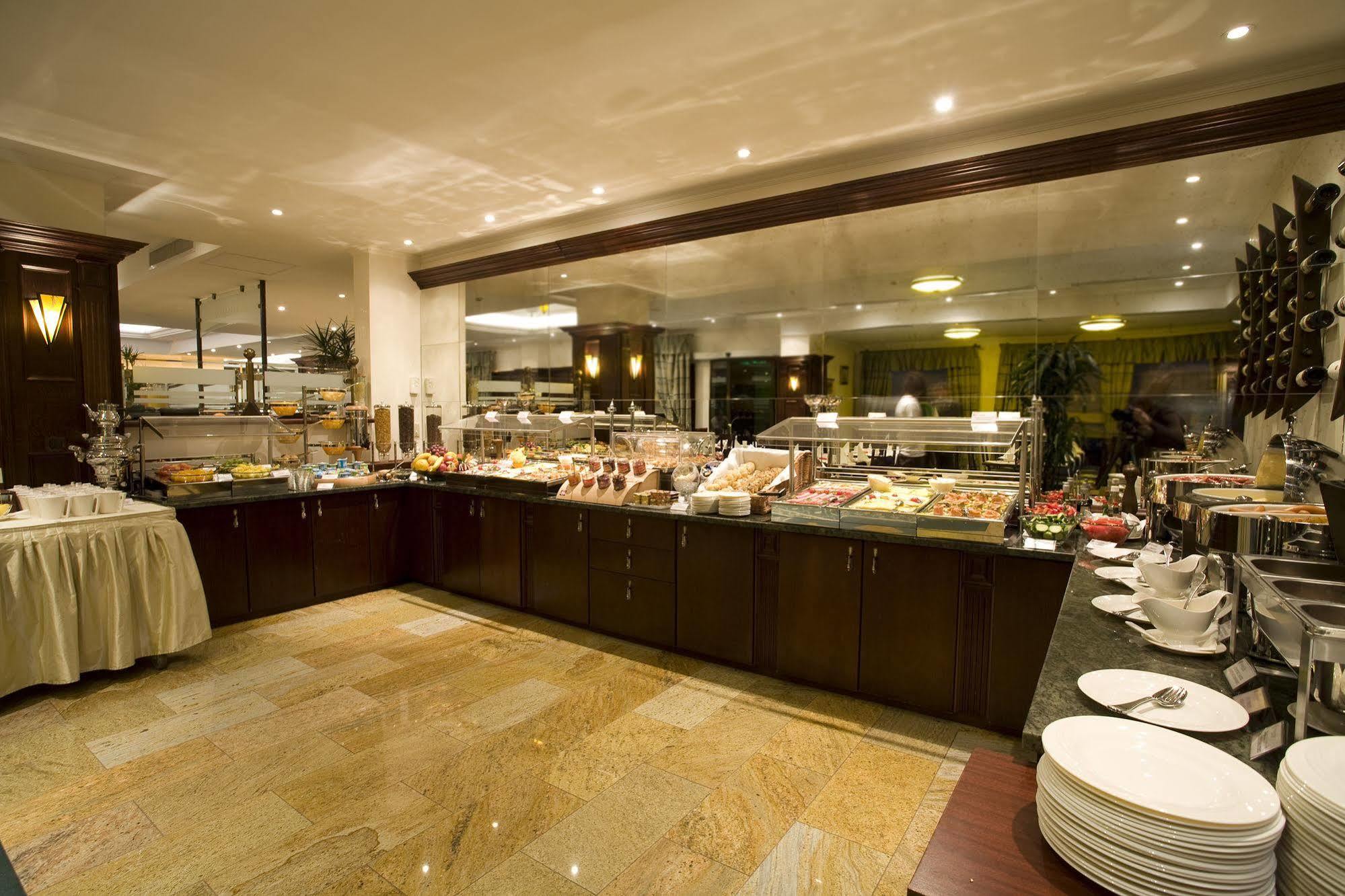 Ramada Hotel & Suites By Wyndham Bucharest North Zewnętrze zdjęcie