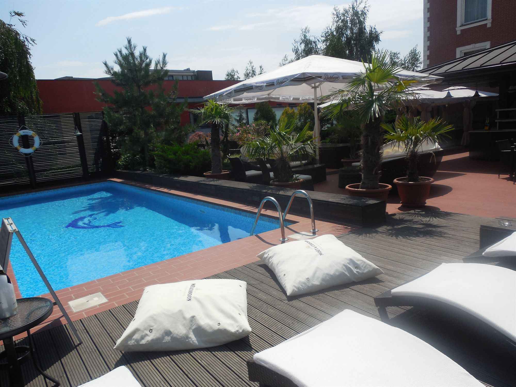 Ramada Hotel & Suites By Wyndham Bucharest North Zewnętrze zdjęcie